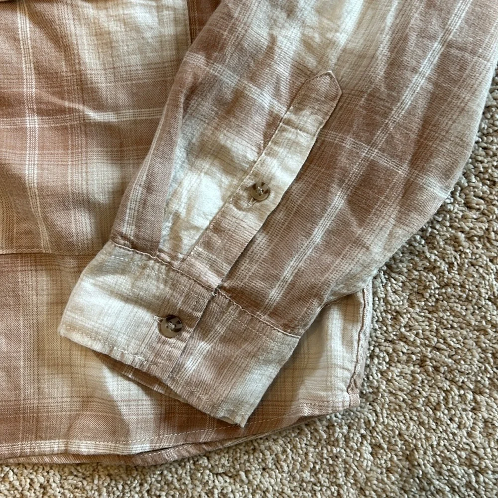 Abercrombie button down cropped shirt - Picture 3 of 4